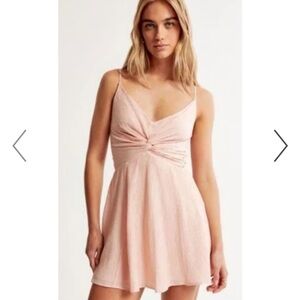 Abercrombie Twist front above the knee dress. Size small petite. Only worn once.